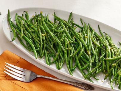 Garlic Roasted Haricots Verts Haricot Verts Recipe, Fresh Green Bean Recipes, Gremolata Recipe, Food Sides, Japanese Sweet Potato, Ina Garten Recipes, Garlic Green Beans, Roasted Green Beans, Food Network Magazine