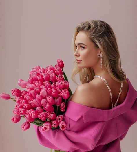 Flower Photoshoot Editorial, Profesional Photography, Valentine Photo Shoot, Fragrance Photography, Floral Logo Design, Pink Photography, Beautiful Photoshoot Ideas, Flower Photoshoot, Brand Shoot