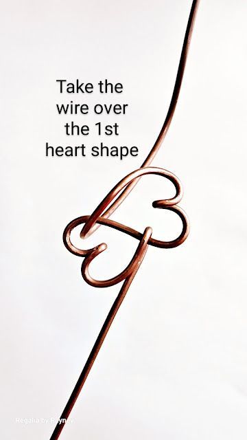 Entwined Hearts Wire Wrap Adjustable Bracelet Free Jewelry Tutorial Adjustable Wire Wrapped Rings Tutorial, How To Twist Wire For Jewelry, Wire Earrings Diy Tutorials, Wire Wrap Tutorial Free, Wire Jewelry Patterns Free, Wire Wrapped Jewelry Tutorials Free, Wire Jewelry Diy, Wire Wrapped Jewelry Rings, Wire Sculpting