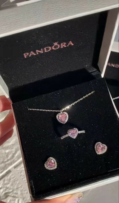 Expensive Things To Buy, Jewellery Box Aesthetic, Pandora Aesthetic, Pandora Bracelet Charms Ideas, Cute Promise Rings, Girly Bracelets, Xoxo Jewelry, Pandora Bracelet Designs, Pandora Heart