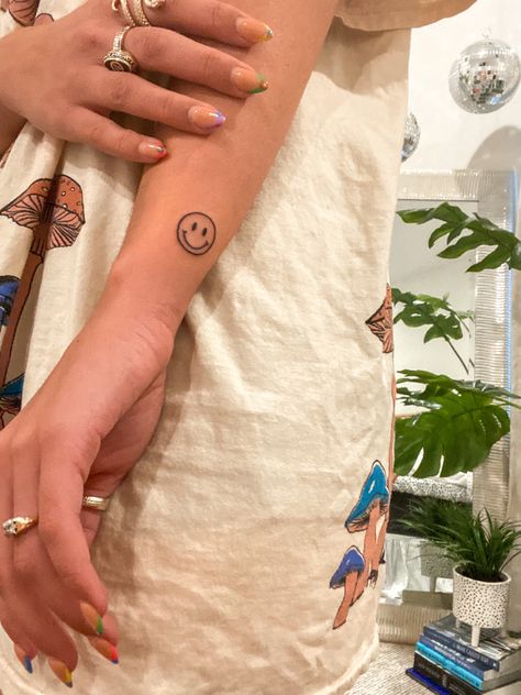 Smiley Face Tattoo On Hand, Smiley Face Tattoo Ideas, Red Smiley Face Tattoo, Small Matching Tattoos For Siblings, Smiley Tattoo Design, Small Simple Tattoos Women, Small Smiley Face Tattoo, Small Food Tattoos, 70s Tattoo Ideas