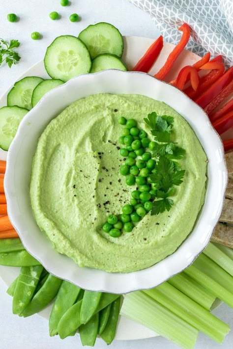 Pea hummus is a super easy, delicious bright green dip! It's really quick to make and full of flavour from the sweet peas. I've also used a secret ingredient to make it really smooth and light. Vegan Dip Recipes, Pea Hummus, Vegan Chicken Nuggets, Vegetarian Roast, Green Dip, Vegetarian Starters, Snacks Vegan, Creamy Peas, Easy Vegan Dessert