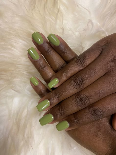 Green Gel Manicure, Square Natural Nails, Squoval Acrylic Nails, Olive Sage Green, Nail Winter, Olive Nails, Natural Nails Manicure, Girls Nail Designs, Green Acrylic Nails