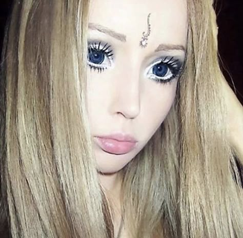 Princesa Emo, Human Barbie, Valeria Lukyanova, Alena Shishkova, Real Barbie, Human Doll, Barbie Makeup, Fantasy Worlds, Living Dolls