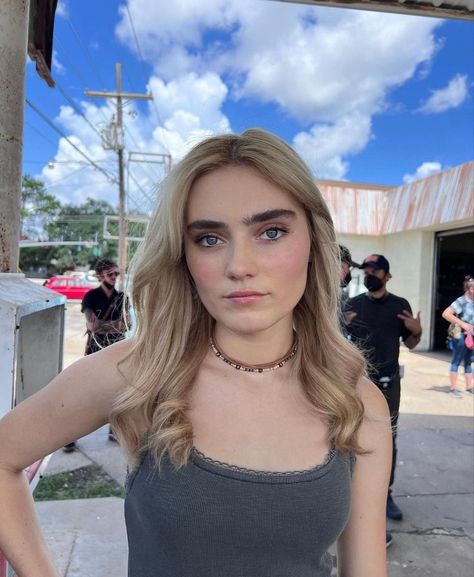 meg donnelly Zombies Cast, Milo Manheim, Cinderella And Prince Charming, Meg Donnelly, Zombie Disney, Ralph Macchio, Funny Meems, Smart Auto, French Girls