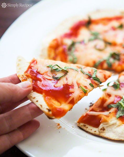 Skillet Tortilla Pizza ~ Super easy individual pizzas made with flour tortillas, mozzarella cheese, tomato sauce and basil, in a cast iron skillet on the stovetop. ~ SimplyRecipes.com Energy Breakfast, Individual Pizzas, Dorm Food, Pizza Snacks, Tortilla Pizza, College Meals, Healthy Pizza, Pizza Recipes Homemade, Easy Pizza