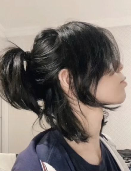 Hairstyle Inspiration Aesthetic, Soft Mullet Haircut Korean, Tachi Hairstyles For Girl, Miyamura Izumi Hairstyle, Short Hair Bangs Hairstyle Ideas, Different Haircuts For Medium Hair, Rindou Haircut, Wolfcut Hairstyle Ideas, Wolf Cut Tied Up Hair