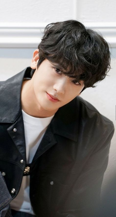 Korean Hairstyles For Men, Park Hyungsik Cute, 2024 Haircuts, Korean Boy Hairstyle, Korean Hairstyles, Park Hyung Shik, Korean Men Hairstyle, Park Hyungsik, Male Celebrity