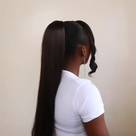 Combo 6!!! This combo consists of; 24" Silky straight ponytail Twin Side bangs clips Grab this deal for 11,000 instead of 13,000 6pcs left for this combo