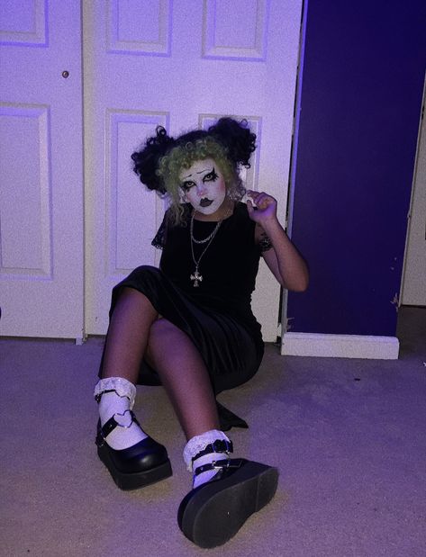 #goth #gothgirl #alternative #altgirl #makeup #clown #clowngirl #tradgoth goth poc #curly Black Clown Costume Women, Clown Core Makeup Black, Clown Halloween Costumes For Women, Killer Clown Makeup Women, Clown Goth, Goth Clown Outfit, Clown Costume Ideas, Vintage Clown Makeup, Goth Clown