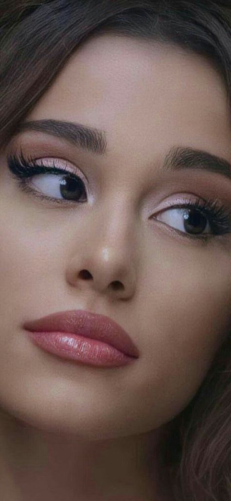 Ariana Nose, Ariana Grande Lips, Ariana Grande Makeup Looks, Ariana Grande Eyeliner, Ariana Grande Face, Ariana Grande Make Up, Beauty Hacks Hair, I Feel Your Love, Ariana Grande Eyes