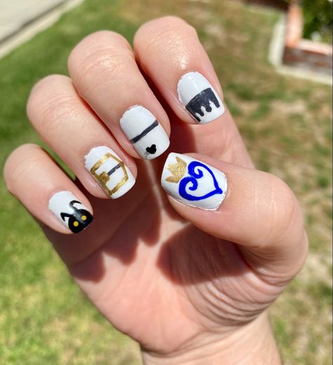 Started playing KH for the first time and was requested to make KH nails. The thumb is the heart from the game cover art. The index, middle and ring fingers are the keyplade and the pinky is a heartless creature. Kingdom Hearts Nail Art, Kingdom Hearts Nails, Game Cover Art, Hearts Nail Art, Kingdom Hearts Heartless, Hearts Nails, Heart Nail Designs, Game Cover, Heart Nail Art