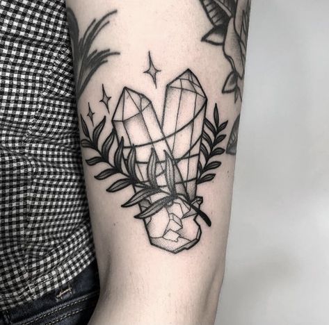 Tattoo Crystal, Borboleta Tattoo, Gem Tattoo, Crystal Tattoo, Witch Tattoo, Vine Tattoos, Tattoo Flash, Tattoo Ideas Design, Life Tattoos