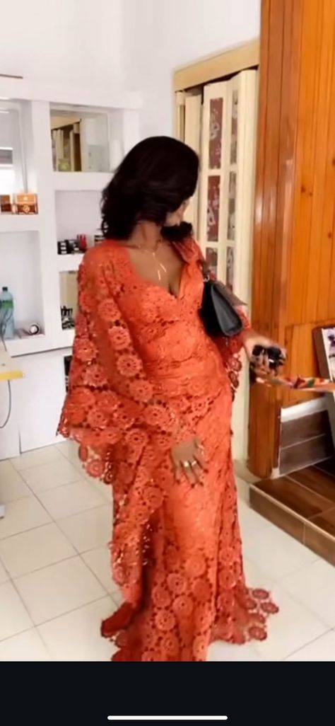 Sira Kante Wedding, Senegalese Traditional Dress, Senegalese Women Dresses, Muslim Eid Outfits, Senegalese Couture, Lace Ankara Dress Styles, Traditional Nigerian Dress, Dry Lace Styles Nigerian Outfit, Sequence Gown Styles In Nigeria