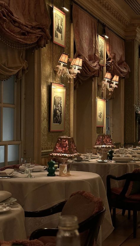 Fancy Restaurant Interior Design, High Class Restaurant Interior, Fancy Cafe Interior, Fancy Restaurant Interior, Fine Dining Restaurant Interior Design, Luxury Restaurant Aesthetic, Fancy Restaurant Aesthetic, Luxurious Restaurant, Fancy Hotel