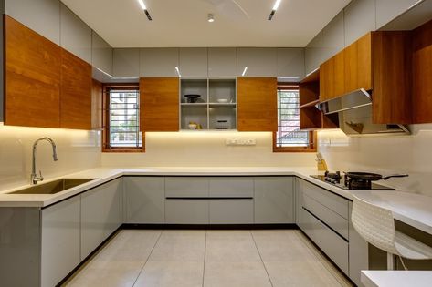 Kerala Kitchen Designs, Kitchen Kerala, U Shaped Kitchen Interior, Kerala Kitchen, Small U Shaped Kitchen, Tropical Interior, Amazing Houses, U Shaped Kitchen, The Client