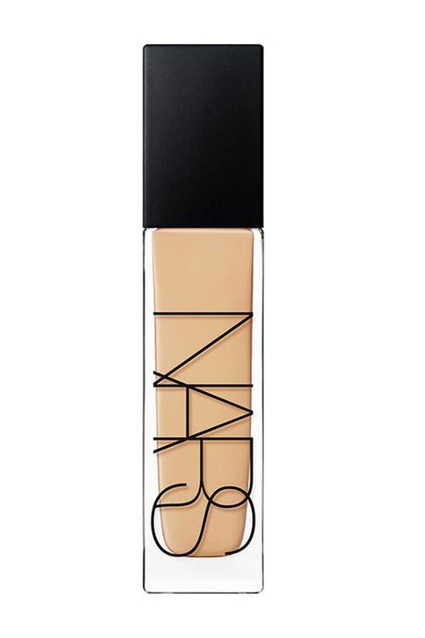 Estas son las mejores bases de maquillaje, según los maquilladores | Vogue España Nars Foundation, Alat Makeup, Lightweight Foundation, Best Foundation, Diy Kits Gift, Super Natural, Vanuatu, Cadiz, Summer Beauty