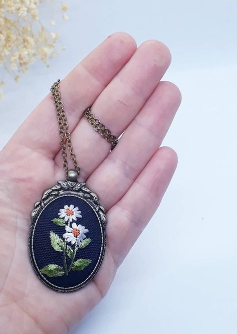 Embroidery Daisy, Hand Embroidered Pendant, Tiny Embroidery, Necklace Embroidery, Thistle Necklace, Black And White Necklace, Embroidery Pendant, Hand Embroidered Necklace, Terracotta Jewellery Designs