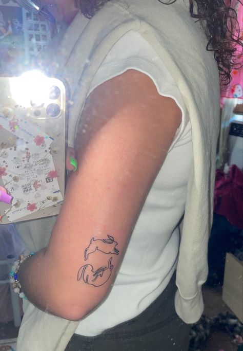 Lot Bunny Tattoo, Harry Styles Bunnies Tattoo, Harry Styles Simple Tattoo, Harry Styles Rabbit Tattoo, Love On Tour Bunny Tattoo, Harry Styles Bunny Tattoo, Harry Styles Bunnies, Harry Styles Minimalist Tattoo, Harry Styles 2022