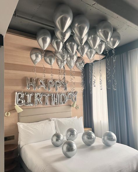 Birthday ideas? Beautiful hotel balloons for him✨ Made ready from office and positioned straight to your room. All done before your arrival 🎈🎉 Arrange a surprise setup for your loved with us in less than 5 minutes. Simple steps to book 👇 ➡️ DM us ➡️ Note where you’ll be staying ➡️ Attach an image of the what you’re after ➡️ Leave the rest with us We work across London and outside surrounding areas📍 Next day delivery available 🎉 Hotels are all tagged on posts 🪄 • • #hoteldecor #... Simple Birthday Room Decorations, Airbnb Birthday Decorations, Hotel Birthday Decor, Hotel Birthday Decorations, Airbnb Birthday, Birthday Hotel, Birthday Him, Hotel Room Decoration, Boyfriends Birthday Ideas