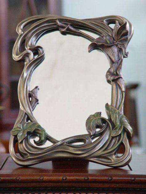 Art Nouveau Interior, Art Nouveau Furniture, Art Nouveau Decor, Time Periods, Art Nouveau Architecture, Match Colors, Art Nouveau Design, Art Nouveau Jewelry, Arts And Crafts Movement