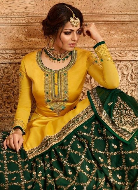 Pant Kurti, Orang India, Dupatta Dress, Wedding Salwar Kameez, Bridal Mehndi Dresses, Rajasthani Dress, Mehndi Dress, Mehendi Outfits, Green Lehenga