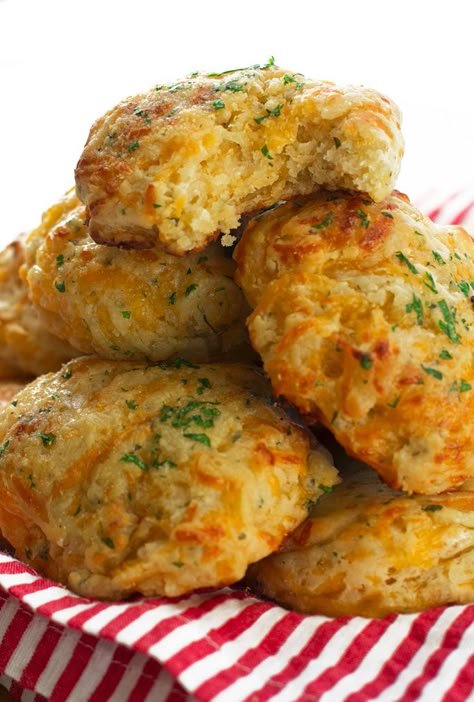 Cheddar Bay Biscuits Recipe, Red Lobsters, Cheddar Bay Biscuits, Biscuit Bread, Biscuit Rolls, Biscuits Recipe, Homemade Biscuits, Spice Jar, Red Lobster