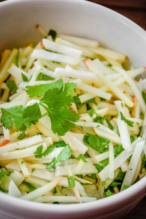 Jicama Recipe, Jicama Salad, Apple Salad Recipe, Grilled Sweet Corn, Jicama Slaw, Fig Salad, Apple Salad Recipes, Spring Veggies, Veggie Snacks