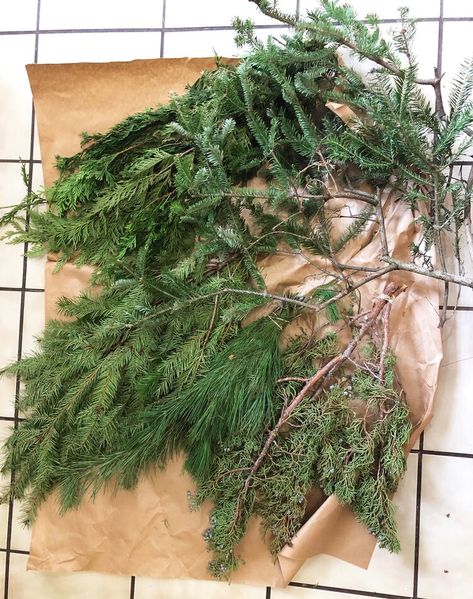 Fresh Garland Christmas, Fresh Christmas Garland, Christmas Greenery Decor, Pine Garland Christmas, Evergreen Garland, Natural Holiday Decor, How To Make Garland, Fresh Garlands, Fireplace Garland