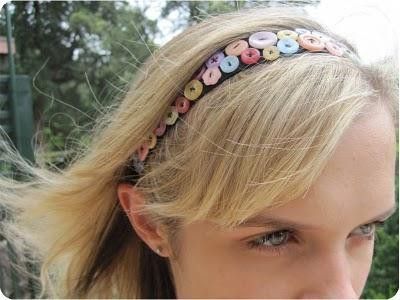 buttons, buttons, buttons Button Headband, Headband Tutorial, Diy Buttons, Cute Headbands, Button Art, Button Jewelry, Funky Jewelry, Button Crafts, Diy Hair Accessories