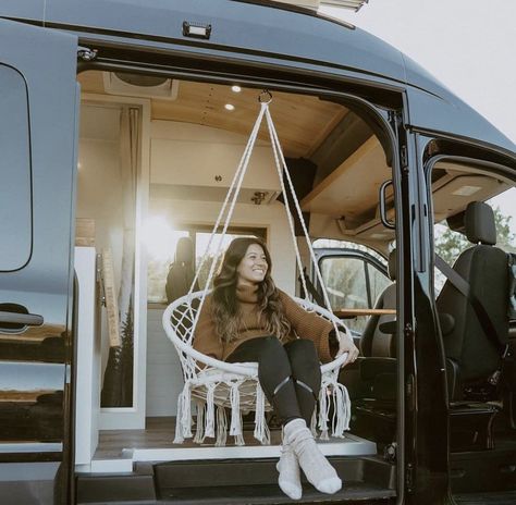 Volkswagen Van Life, Van Life Interior Boho, Van Living Aesthetic, Van Life Outfits, Van Life Bed, Van Life Ideas, Vanlife Ideas, Ducato Camper, Auto Camping