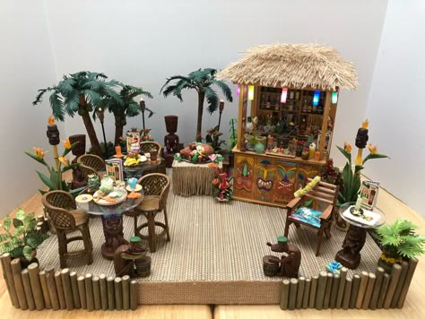 Miniature Tiki Hut, Miniature Tiki Bar Diy, Miniature Tiki Bar, Beach Miniature, Beach Diorama, Tiki Bars Diy, Beach House Accessories, Mini Crafts, Jungle Decorations