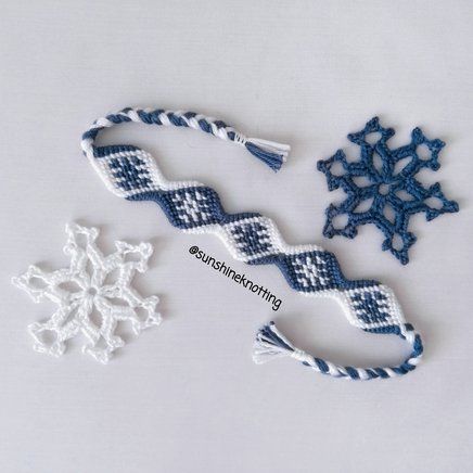 Normal pattern #111485 | BraceletBook Snowflake Bracelet Pattern, Snowflake Friendship Bracelet Patterns, Winter Bracelet Pattern, Christmas Friendship Bracelets Patterns, Christmas Bracelet Ideas String, Star Friendship Bracelet Pattern, Bracelet Pattern Alpha, Christmas Friendship Bracelet Patterns, Christmas Friendship Bracelets