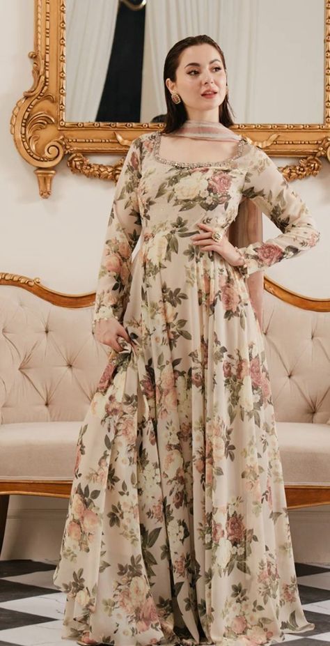 Birthday Dressing Ideas For Women, Pakistani Long Frock Design, Floral Pakistani Dress, Pakistani Dresses Casual Stylish, Bridal Gown Pakistani, Pakistani Bridal Gown, Hania Amir Dresses, Long Kurti Design, Gown Pakistani