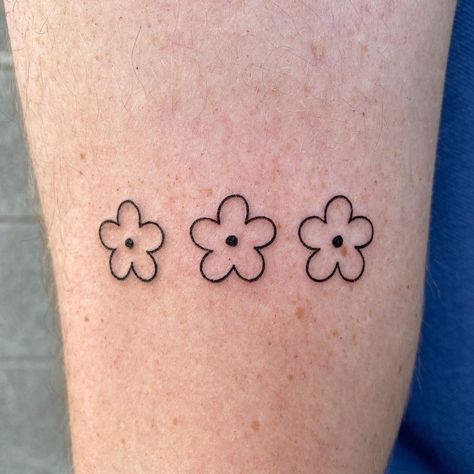 ℱ𝓁𝒶𝓈𝒽𝓎 𝒫ℴ𝓀ℯ𝓈 on Instagram: “Row of fleurs for Mitch! 🌸” Hippo Tattoo, Group Tattoos, Indie Tattoo, Small Tats, Cute Tats, Kawaii Tattoo, Classy Tattoos, Sister Tattoos, Little Tattoos