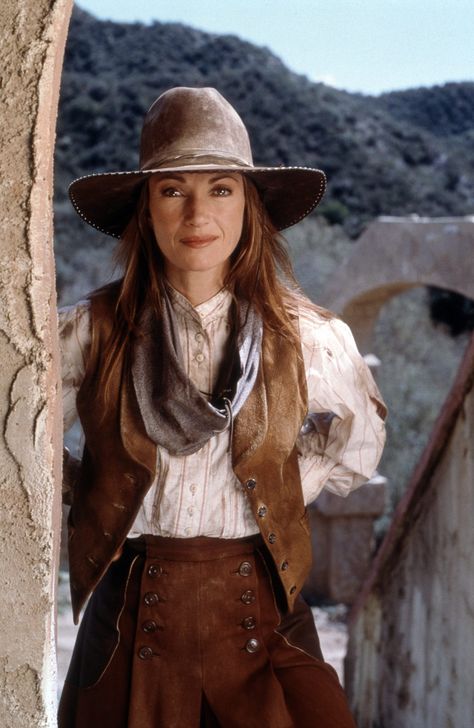 <i>Dr. Quinn, Medicine Woman</i> Reunion! Watch Jane Seymour and Cast Reminisce 22 Years After Finale Wild West Costumes, Joe Lando, Dr Quinn Medicine Woman, Dr Quinn, Western Costumes, Tv Doctors, Medicine Woman, Looks Country, Jane Seymour