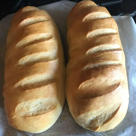 Wonderful Italian bread made in a bread machine then baked in the oven. Donut Machine Recipes, Italian Bread Machine Recipes, Bread Machine Italian Bread, Bread With Bread Machine, Best Bread Machine Recipes, Rolls Bread Machine, Homemade Italian Bread, Bread Machine Dough, Vienna Bread