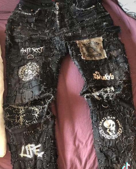 Baggy Punk Pants, Japanese Crust Punk, Baggy Crust Pants, Crust Pants Ideas, Crust Punk Jacket, Crust Skirt, Punk Pants Diy, Crust Pants Patch Ideas, Crust Vest