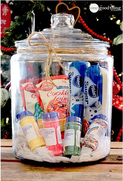 The Ultimate List of Christmas Gifts in a Jar! (33 Ideas) Gifts In A Jar, Auction Basket, Raffle Basket, Auction Baskets, Raffle Baskets, Gift Jar, Diy Gift Baskets, Mason Jar Gifts, Idul Fitri