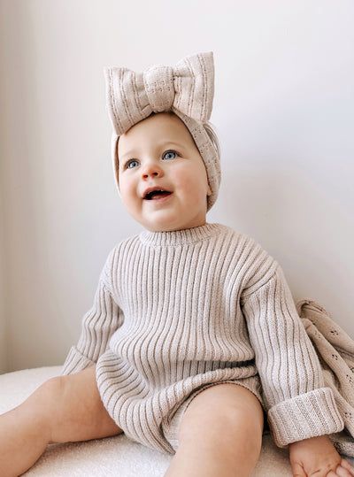 ONEPIECES BABY GIRL Baby Girl Neutral Outfits, Legs Care, Baby Luna, Neutral Outfits, French Baby, Diaper Bag Accessories, Organic Cotton Yarn, Baby Co, Spring Baby