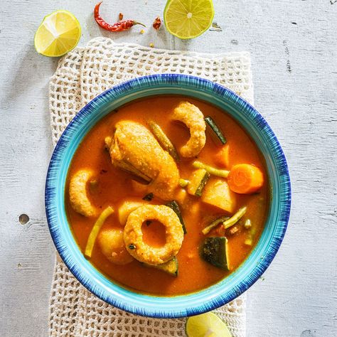 Tesmole: Mexican Chicken Stew With Dumplings Masa Dumplings, Chicken Stew With Dumplings, Chicken Stew And Dumplings, Stew With Dumplings, Empanadas Recipe Dough, Slow Cooker Lasagna Soup, Mexican Comfort Food, Dumpling Soup, Mexican Soup