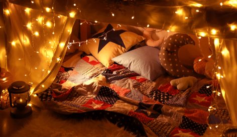 Pillow Fort Aesthetic Cozy, Pillow Fort Aesthetic, Sleepover Fort, Sleepover Room, Blanket Forts, Mdf Furniture, Playhouse Plans, Staycation Ideas, Hippie Bedroom