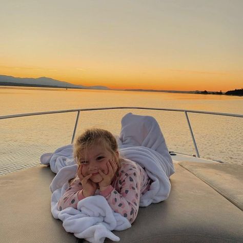 Lando Norris Instagram, Boat Photoshoot, Yacht Aesthetic, Kids Boat, Chase Stokes, I Want A Baby, Lake Girl, Future Mommy, Moms Goals