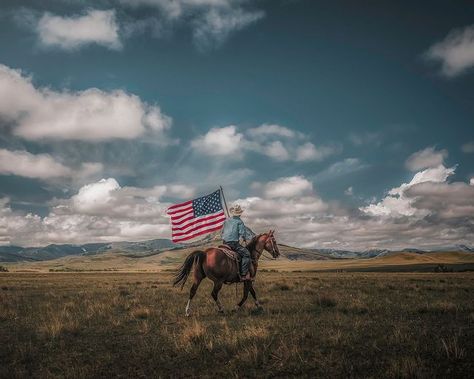 Cowboy Desktop Wallpaper, Western Aesthetic Wallpaper, Western Horseman, Western Prints, American Cowboy, Only In America, Home Photography, Country Stuff, Pen Art Drawings