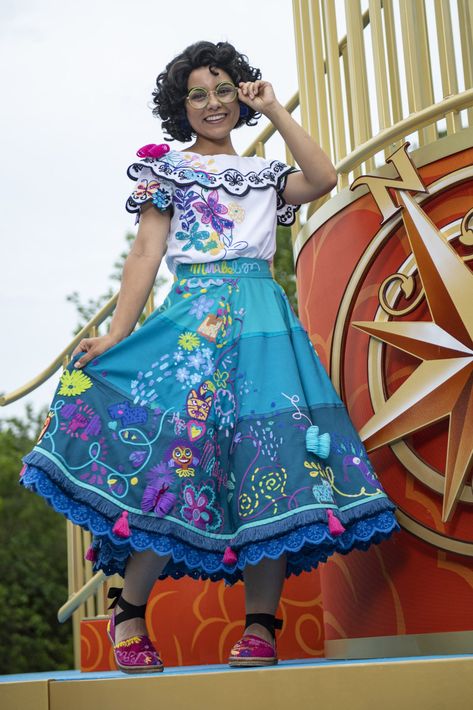 Some exciting news for Magic Kingdom Park and Encanto fans! We may not talk about Bruno, but we can definitely talk about Mirabel making her debut in the “Disney Adventure … Mirabel Diy Costume, Mirabel Skirt, Mirabel Cosplay, Mirabel Costume, Mirabel Dress, Adult Costumes Diy, Adventure Friends, Disneyland Characters, Mirabel Madrigal