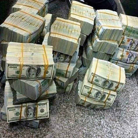 Stacks Of Money, Free Money Hack, Money Generator, Money Stacks, Money Pictures, Gold Money, Money Magnet, Money Goals, Media Sosial