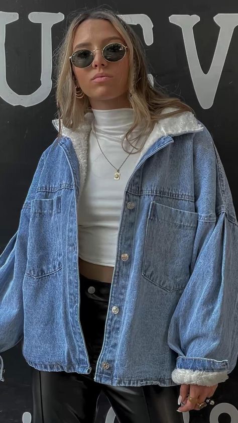 Denim Jacket Chic Outfit, Place Jacket Outfit, Jean Jacket And Beanie Outfits, Blue Courderoy Jacket Outfit, Oversized Sherpa Denim Jacket Outfit, Sweater With Jean Jacket, Fleece Denim Jacket Outfit, Fleece Lined Denim Jacket Outfit, Puffy Denim Jacket Outfit