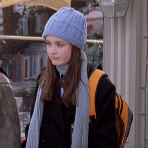 Winter Rory Gilmore, Season 1 Rory Gilmore, Cute Rory Gilmore, Season 1 Rory, Rory Gilmore Pfp, Chilton Rory Gilmore, Study Rory, Pfp Fall, Rory Gilmore Icon