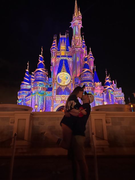 #honeymoon #disneyworld #disneyland #disney #kiss #justmarried #loveofmylife Disneyland Sweethearts Night, Disney Boyfriend, Disneyland Honeymoon, Disneyland Proposal, Disney Picture Ideas Instagram, Disney Engagement Pictures, Disneyland Couple, Disney Date, Disney World Honeymoon