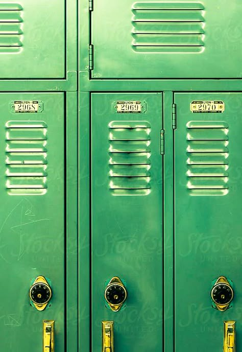 Locker Design Ideas School, Green Pubmat, Pubmat Background, Locker Background, Green Lockers, Locker Designs, Graphic Shapes Design, Powerpoint Slide Designs, Computer Basic